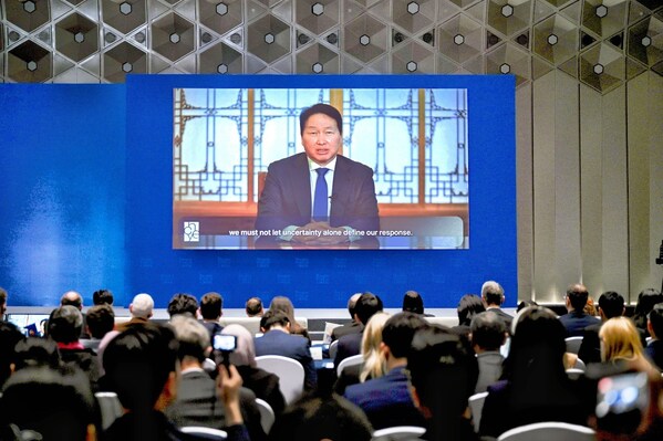 SK集团会长崔泰源进行开幕致辞