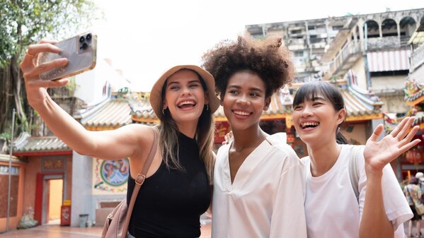 图片2: 外国游客在中国自由行