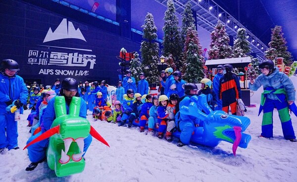 Club Med地中海白日方舟·太仓度假村，独创雪地迷 “粽” 寻宝、雪地龙舟、雪地拔河等盛夏冰雪端午系列活动。