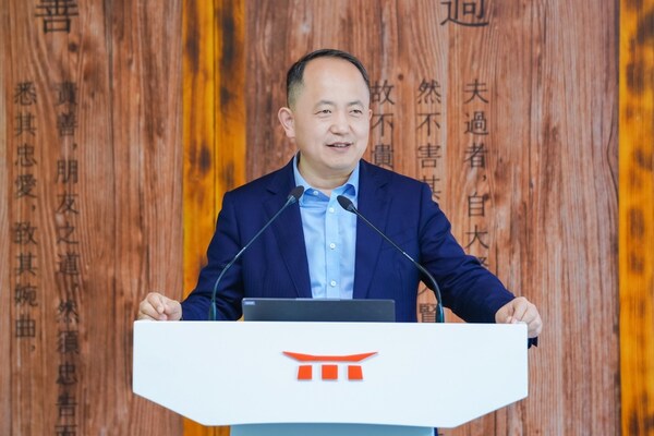 润泽园教育党支部书记、中瑞酒店管理学院副院长 郭红波