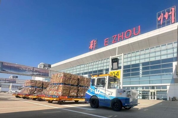 西井Q-Tractor在鄂州花湖国际机场 西井Q-Tractor在鄂州花湖国际机场