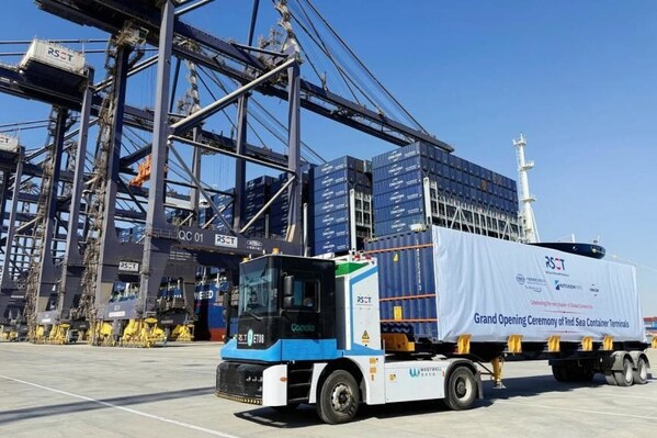 西井科技E-Truck在红海货柜码头RSCT开港仪式现场 西井科技E-Truck在红海货柜码头RSCT开港仪式现场
