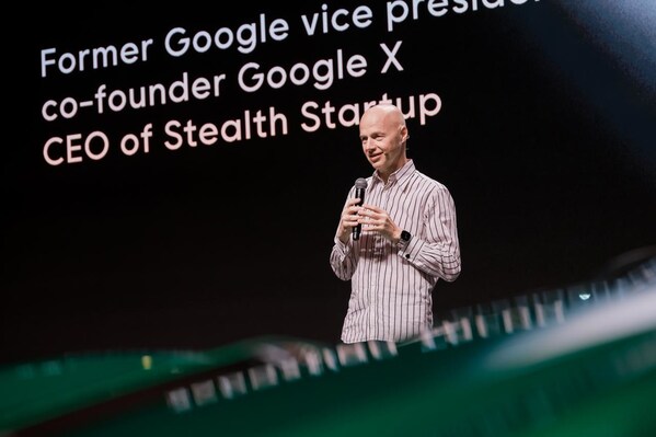 前Google副总裁、Google X联合创始人，企业家和计算机科学家，被称为现代自动驾驶汽车之父的塞巴斯蒂安·特龙（Sebastian Thrun）受邀登台交流。