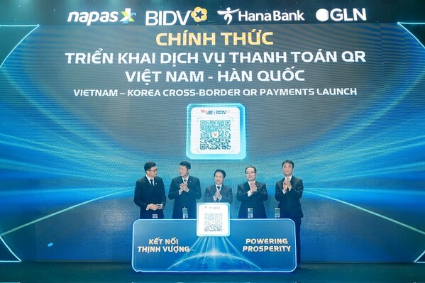 At the Vietnam QR payment service launch ceremony