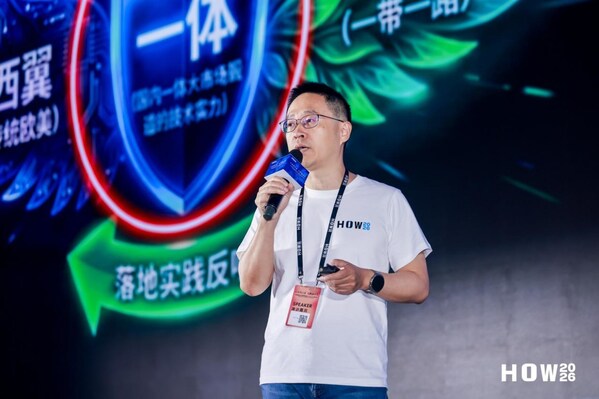 开放原子开源基金会 TOC 主席、CCF 开源委员会常务委员、中国开源推进联盟副秘书长谭中意作主旨报告