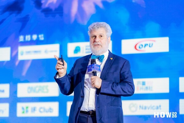 PostgreSQL 全球开发组联合创始人及核心团队成员Bruce Momjian作主旨报告