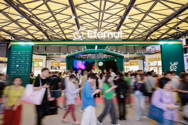 颖通集团展区正面全景