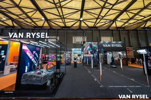 迪卡侬旗下专业公路自行车品牌VAN RYSEL展台 迪卡侬旗下专业公路自行车品牌VAN RYSEL展台