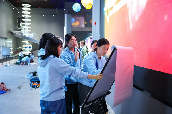 往期科技女生参观中国科学院微小卫星创新研究院