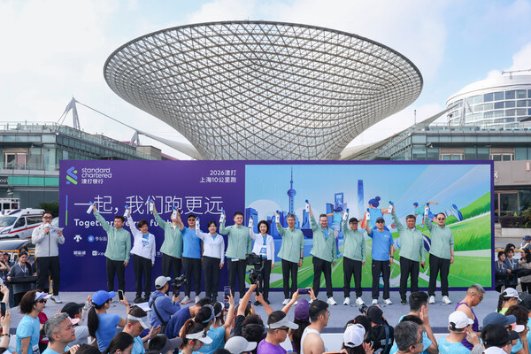 迪桑特（中国）有限公司董事长丁少翔先生与赛事嘉宾出席赛事发令仪式