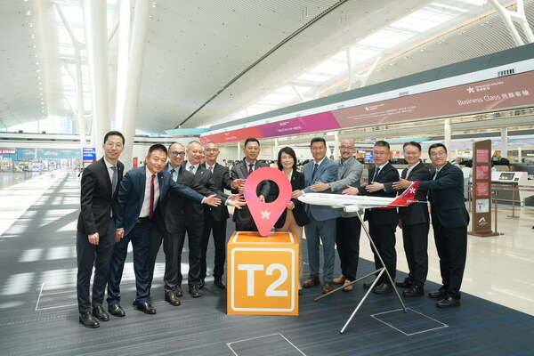 香港航空董事长王晓东(左六)、香港机场管理局行政总裁张李佳蕙(右六)、香港机场管理局机场运行执行总监姚兆聪(左五)、香港航空副董事长马云鹏(右五)、香港航空总裁孙剑锋(左四)、香港机场管理局机场服务总监杨达荣(右四)、香港机场管理局企业事务总监张永翔(左三)、香港航空常务副总裁李殿春(右三)、香港机场管理局客运大楼及旅客体验总经理欧阳显宏(右二)、香港航空副总裁湛贵才(右一)、香港航空副总裁卢增荣(左二)及香港航空首席财务官朱桦一(左一) 香港航空董事长王晓东(左六)、香港机场管理局行政总裁张李佳蕙(右六)、香港机场管理局机场运行执行总监姚兆聪(左五)、香港航空副董事长马云鹏(右五)、香港航空总裁孙剑锋(左四)、香港机场管理局机场服务总监杨达荣(右四)、香港机场管理局企业事务总监张永翔(左三)、香港航空常务副总裁李殿春(右三)、香港机场管理局客运大楼及旅客体验总经理欧阳显宏(右二)、香港航空副总裁湛贵才(右一)、香港航空副总裁卢增荣(左二)及香港航空首席财务官朱桦一(左一)