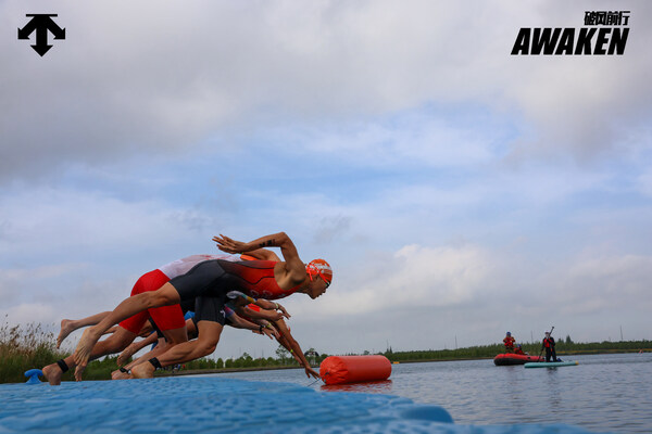 IRONMAN 70.3上海站开赛瞬间