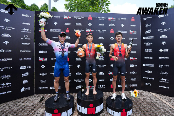 IRONMAN 70.3上海站职业男子组颁奖仪式