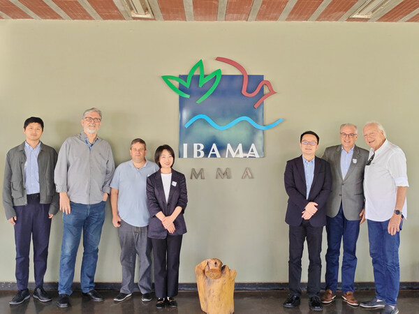 TÜV南德交通服务部团队与IBAMA、INMETRO等代表合影 TÜV南德交通服务部团队与IBAMA、INMETRO等代表合影