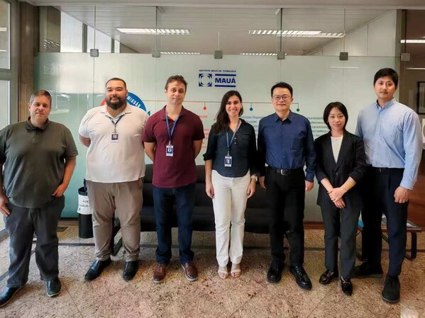 TÜV南德交通服务部团队与毛阿理工学院(Instituto Mauá de Tecnologia)代表合影 TÜV南德交通服务部团队与毛阿理工学院(Instituto Mauá de Tecnologia)代表合影