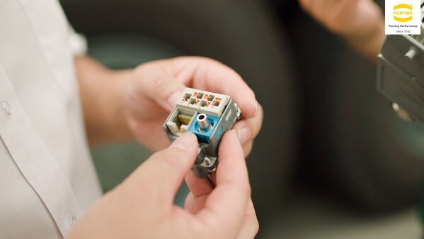 浩亭Han-Modular® 配备气动、RJ45 多米诺模块和 Push-In 模块,支持免工具连接 浩亭Han-Modular® 配备气动、RJ45 多米诺模块和 Push-In 模块,支持免工具连接