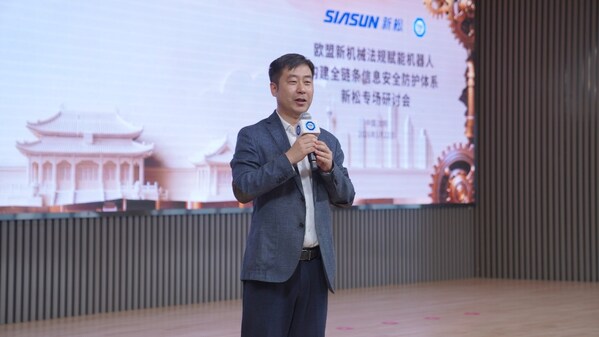 新松机器人曹建伟发表开场致辞 新松机器人曹建伟发表开场致辞