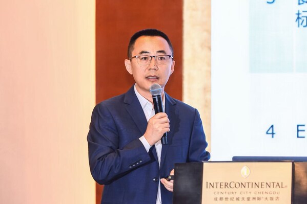 菲仕兰研发中心高级研究员孙本风在专题论坛作报告
