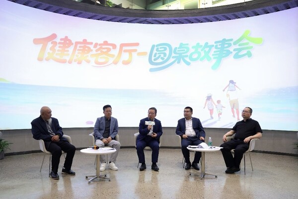 健康客厅-圆桌故事会(讨论嘉宾从左到右依次为:银屑病病友互助网创始人史星翔、北京京煤集团总医院内分泌科副主任医师曲玉峰、河北工程大学附属医院皮肤科主任医师苗国英、牛吧新媒创始人王鲁光、东北国际医院皮肤科主任医师王良民) 健康客厅-圆桌故事会(讨论嘉宾从左到右依次为:银屑病病友互助网创始人史星翔、北京京煤集团总医院内分泌科副主任医师曲玉峰、河北工程大学附属医院皮肤科主任医师苗国英、牛吧新媒创始人王鲁光、东北国际医院皮肤科主任医师王良民)