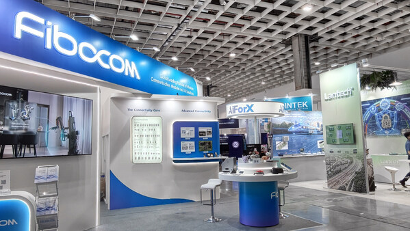 广和通在COMPUTEX 2026展会上的展位,展示了其5G移动宽带与FWA、端侧AI、AIoT等创新解决方案,现场设有多个展示区域和产品演示台。 广和通在COMPUTEX 2026展会上的展位,展示了其5G移动宽带与FWA、端侧AI、AIoT等创新解决方案,现场设有多个展示区域和产品演示台。