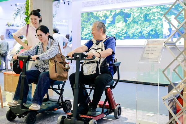 观众体验可折叠代步车