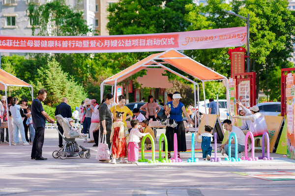 寓教于乐的亲子游园会吸引了众多居民参与