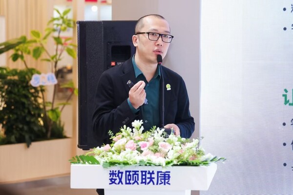 图：数颐联康CTO袁翔介绍“南山大模型”