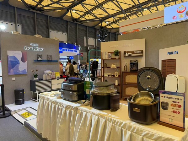 飞利浦家电在老博会展示饮食健康的产品图 飞利浦家电在老博会展示饮食健康的产品图