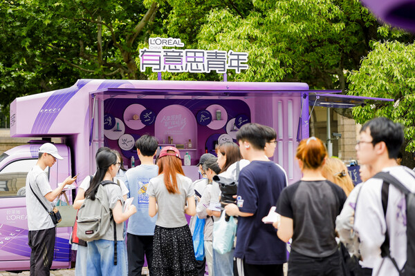 升级版“小美车”亮相复旦大学,一日店长伢伢gagako在线营业 升级版“小美车”亮相复旦大学,一日店长伢伢gagako在线营业
