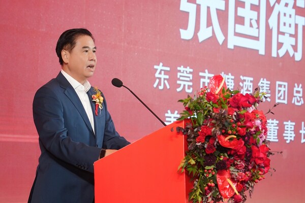 【图五 美宜佳控股董事长张国衡致辞现场照】 【图五 美宜佳控股董事长张国衡致辞现场照】