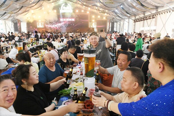 Photo shows a scene of the 24th Harbin International Beer Festival. (Photo by Liu Yang)