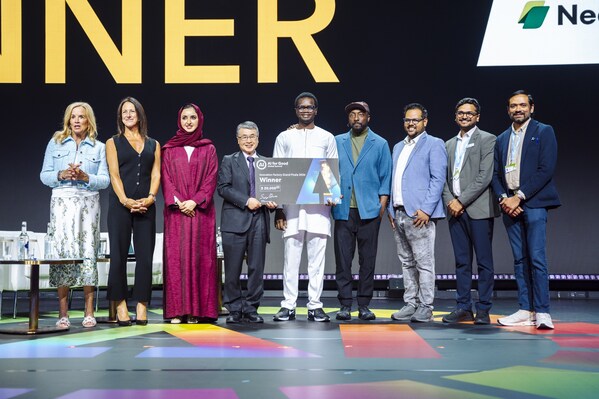 AI for Good影响力倡议主席Ebtesam Almazrouei博士与杰出评审团成员及AI for Good创新工厂2026年度总决赛入围者,包括获奖初创企业Nearpays。 作为AI for Good影响力倡议下AI for Good实验室的旗舰项目,该创新工厂已吸引来自80多个国家和地区的1,000余家AI初创企业,通过导师指导、投资和战略合作加速AI解决方案落地。 AI for Good影响力倡议主席Ebtesam Almazrouei博士与杰出评审团成员及AI for Good创新工厂2026年度总决赛入围者,包括获奖初创企业Nearpays。 作为AI for Good影响力倡议下AI for Good实验室的旗舰项目,该创新工厂已吸引来自80多个国家和地区的1,000余家AI初创企业,通过导师指导、投资和战略合作加速AI解决方案落地。