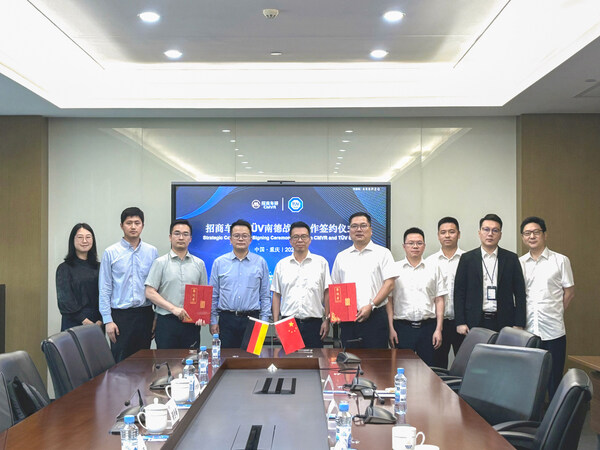 TÜV南德与招商车研双方代表合影 TÜV南德与招商车研双方代表合影