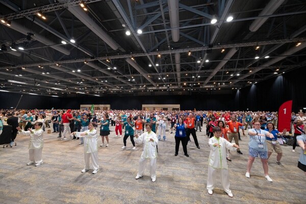 约4,000名来自全球六大洲的狮友同时进行太极演练,成功缔造全新SDG世界纪录。 约4,000名来自全球六大洲的狮友同时进行太极演练,成功缔造全新SDG世界纪录。