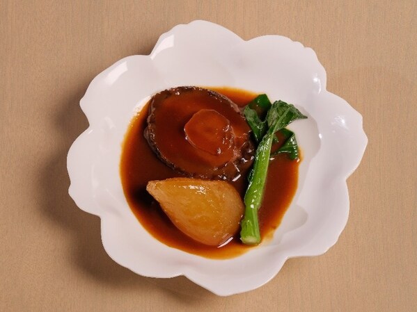 萝卜鲍汁扣鲜鲍