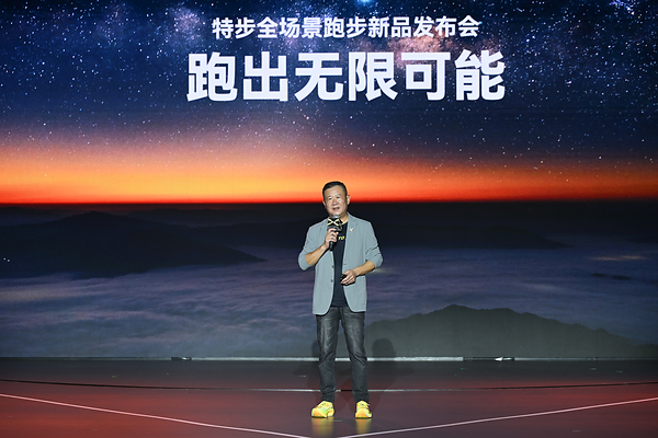 顶碳+顶缓双线进化,特步160X 8代与零云重新划定跑鞋科技坐标