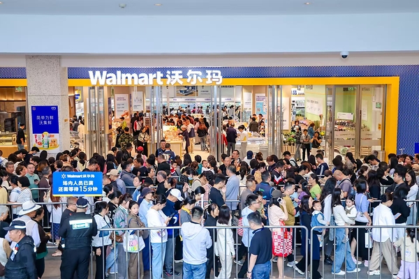 沃尔玛新一代门店全国首家新店亮相成都,开业首日客流火爆